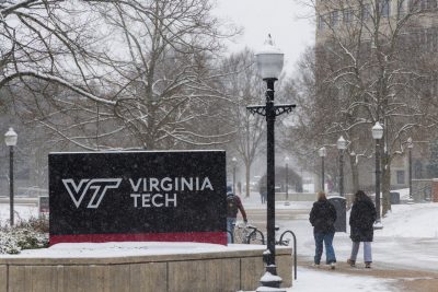 Snow falls on the Blacksburg campus